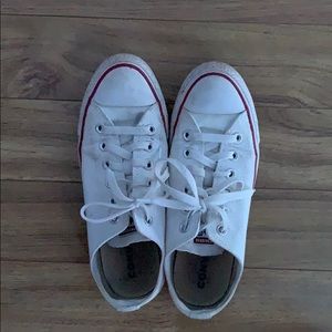 Women’s white converse!!